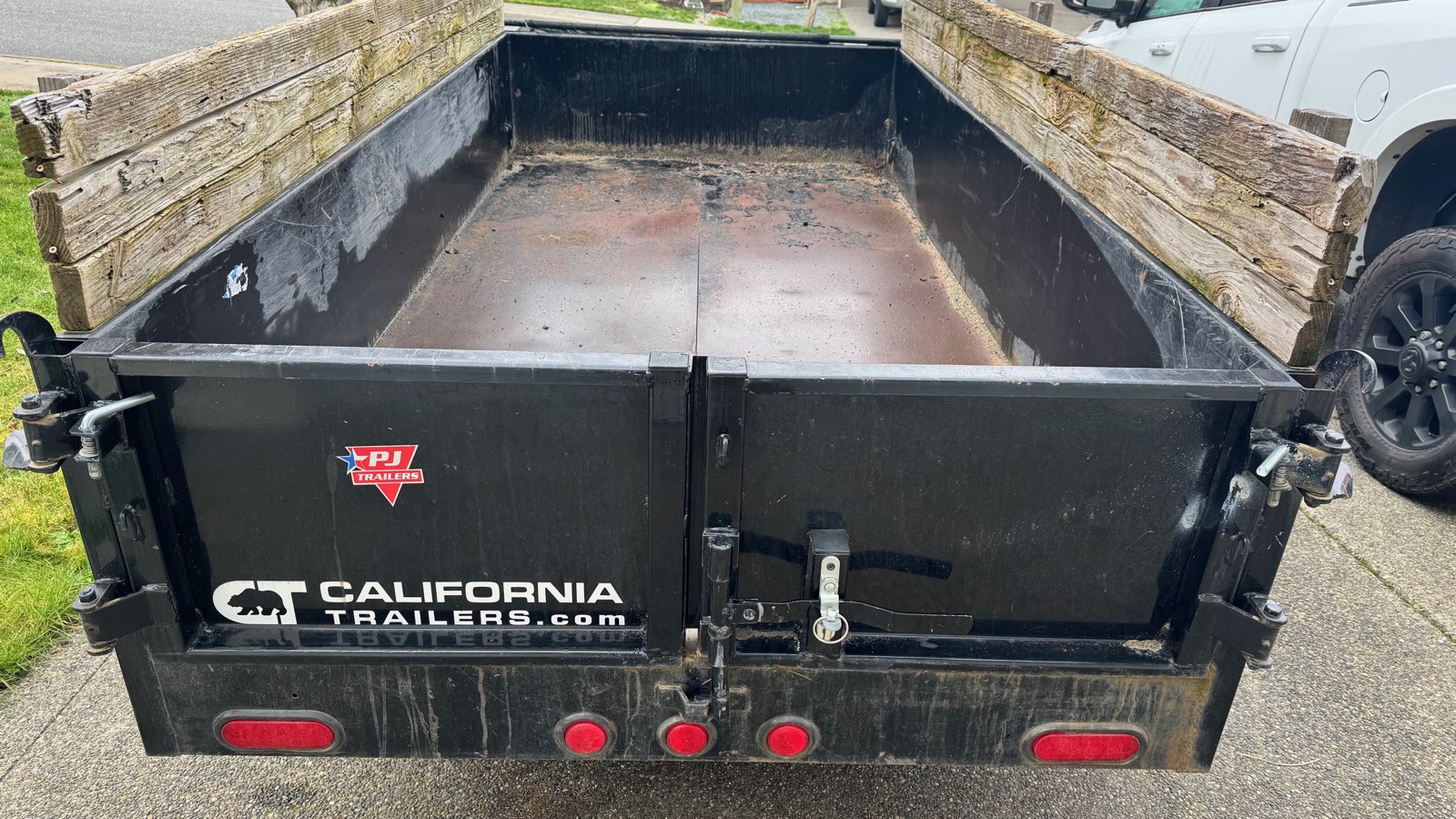 Clean steel dump bed of the PJ 5x10 trailer, ready to load